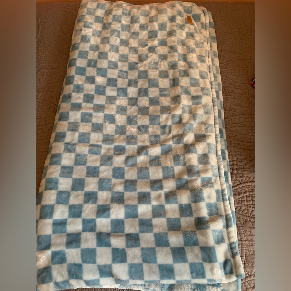 Lucky Brand Sky and Ivory Checkered Throw - Picture 5 of 5